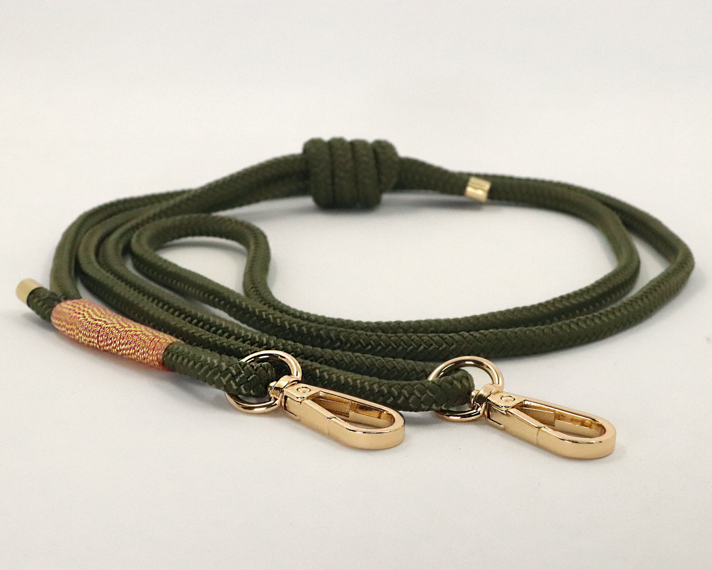 Leckerlibeutel für Hunde - Kaia Tannengrün - Gassitasche mit Tütenspender