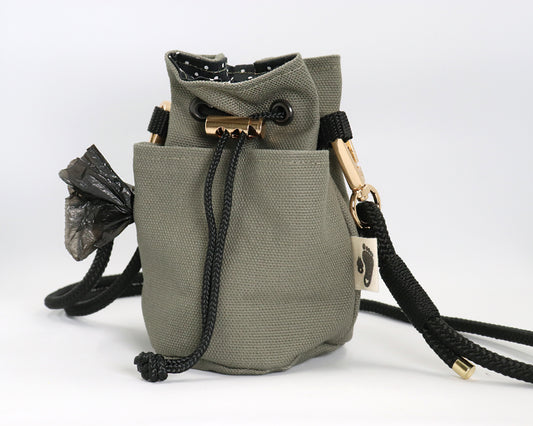 Leckerlibeutel für Hunde - Kaia oliv mit Punkten - Gassitasche mit Tütenspender