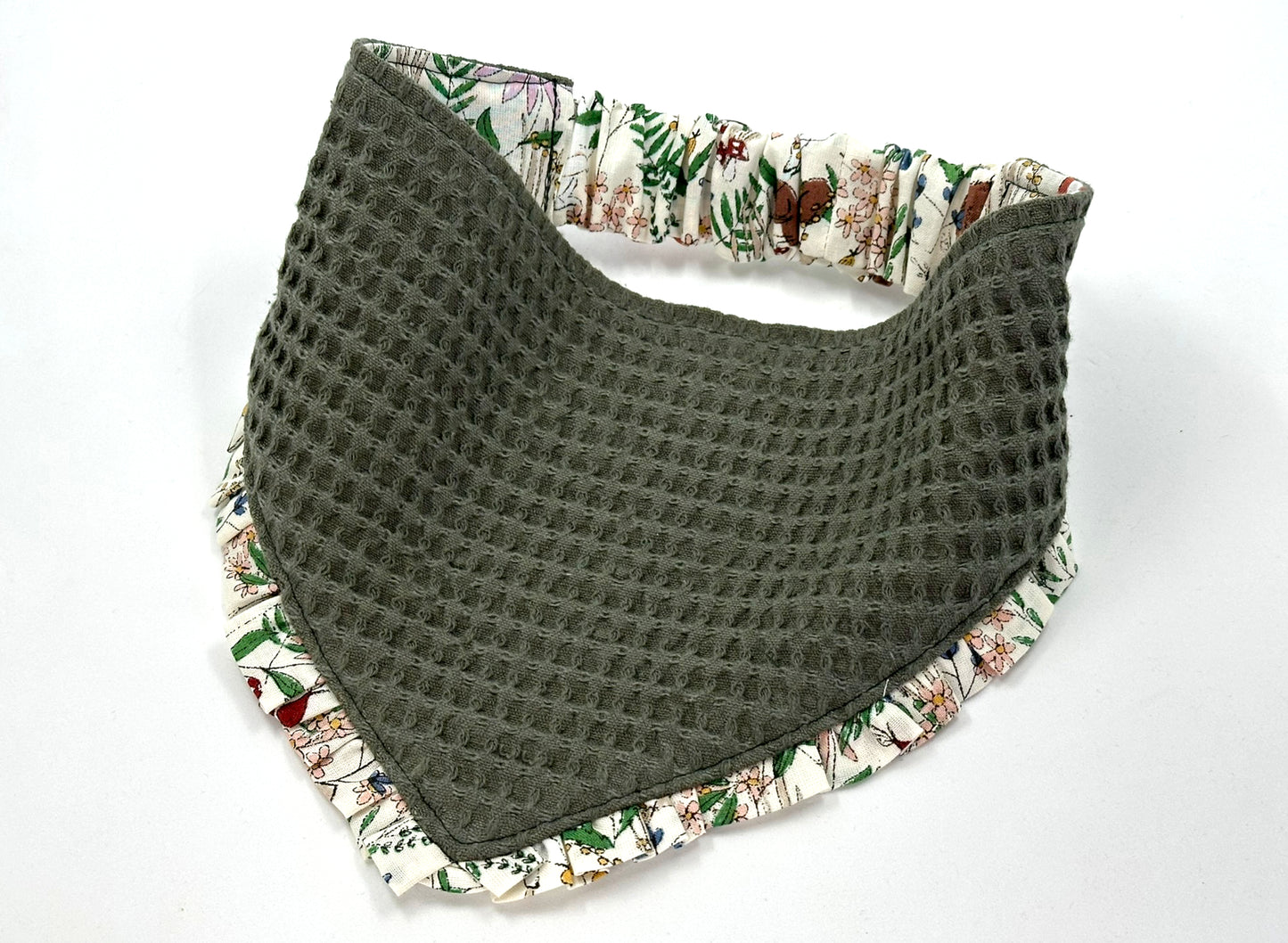 Beidseitig tragbares Halstuch Kiana grün mit Waldtieren für kleine & große Hunde - Limited Edition