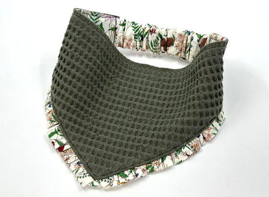 Beidseitig tragbares Halstuch Kiana grün mit Waldtieren für kleine & große Hunde - Limited Edition
