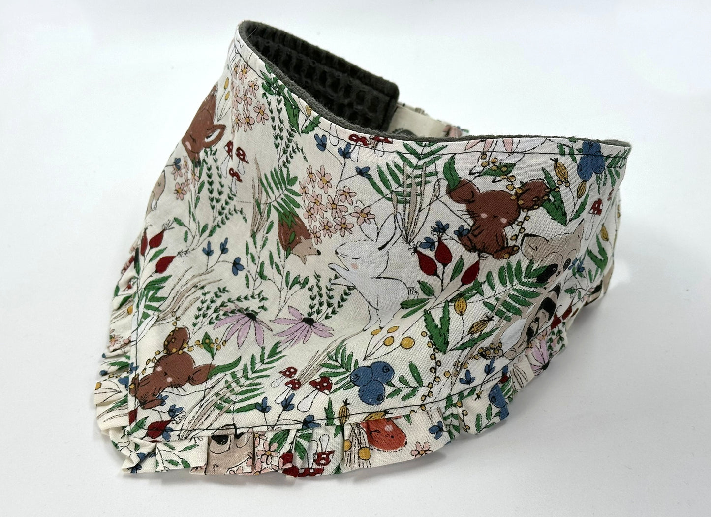 Beidseitig tragbares Halstuch Kiana grün mit Waldtieren für kleine & große Hunde - Limited Edition