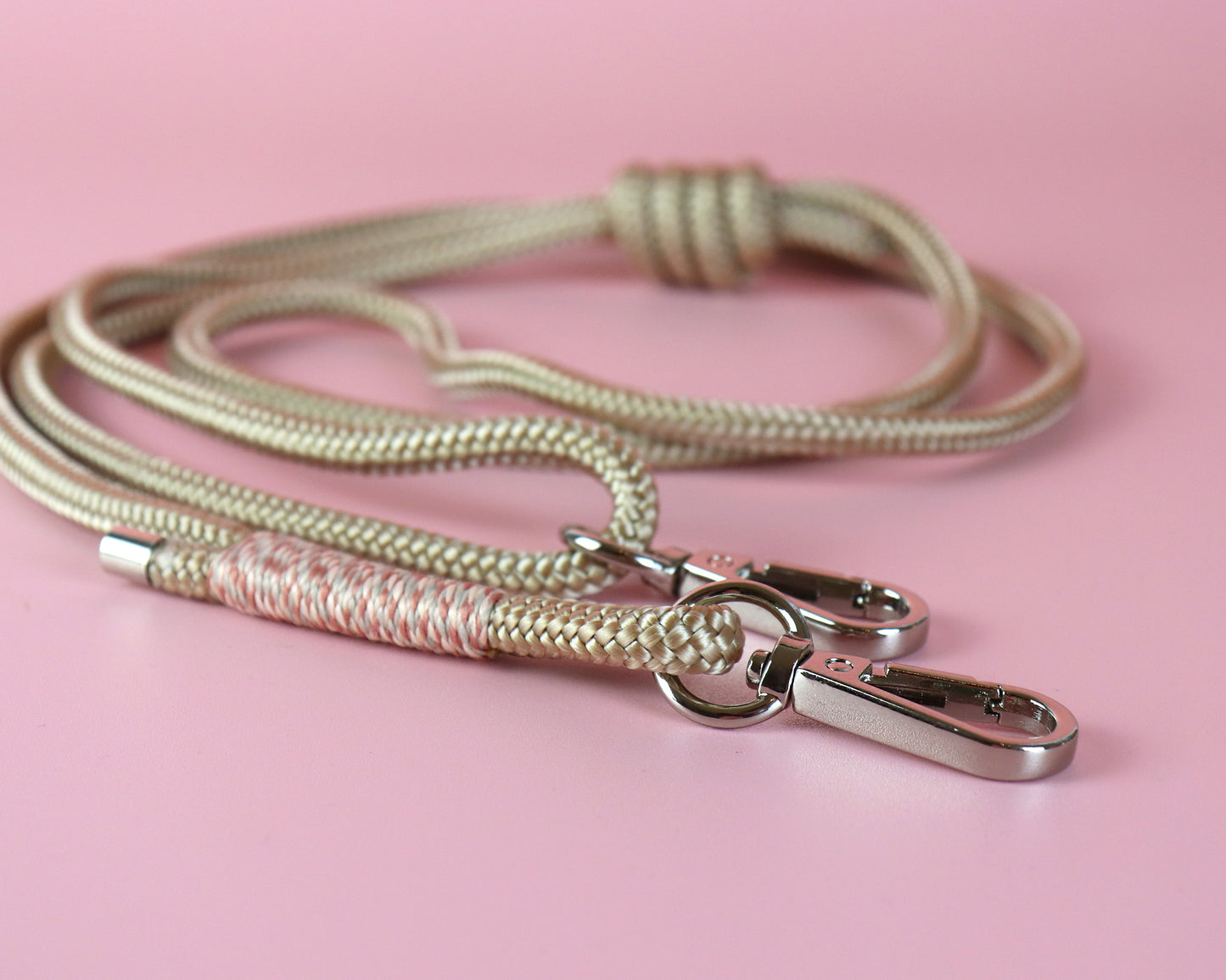 Leckerlibeutel für Hunde - Kaia Puderrosa - Gassitasche mit Tütenspender