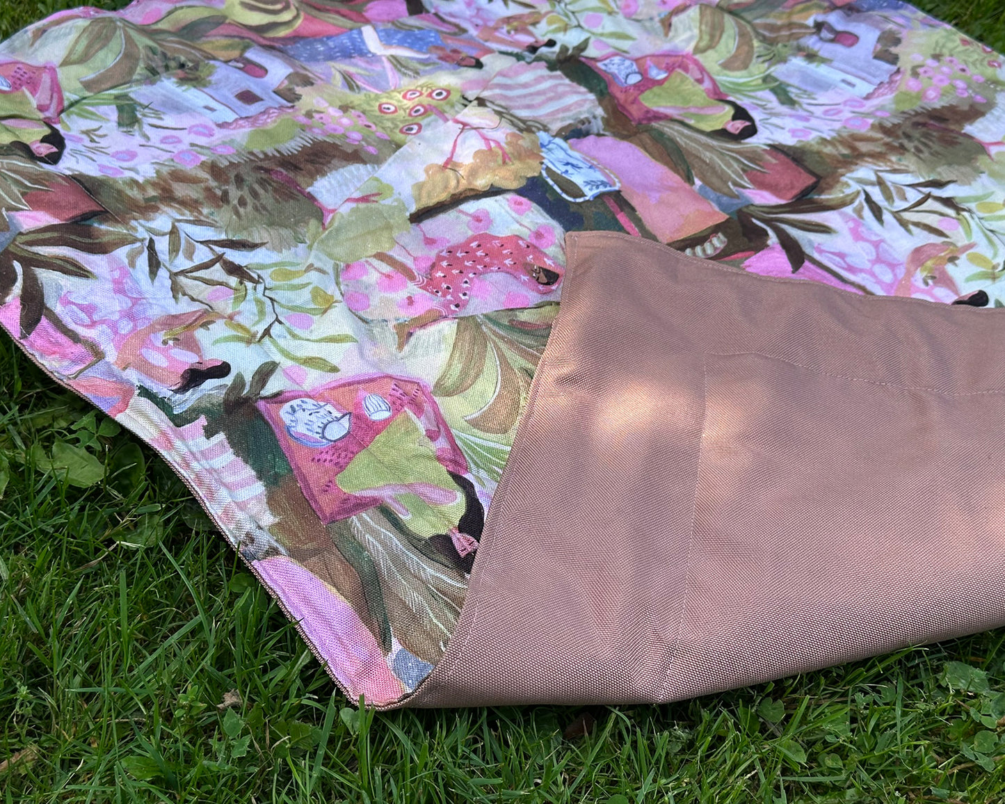 Hundedecke Kalea 60x80 cm – mit wasserabweisender Unterseite | Faltbare Reise- & Outdoor-Decke für Hunde