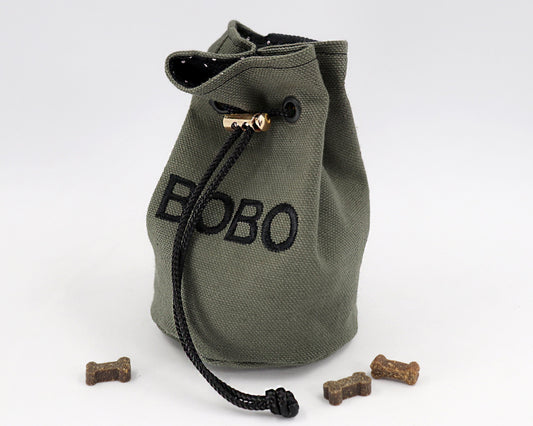 Leckerlibeutel für Hunde - Kiki oliv bestickt mit Name - innen beschichtet